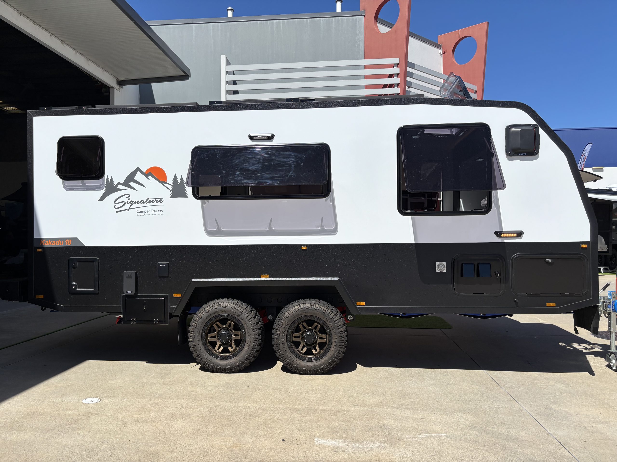 
Signature Kakadu 18 full									