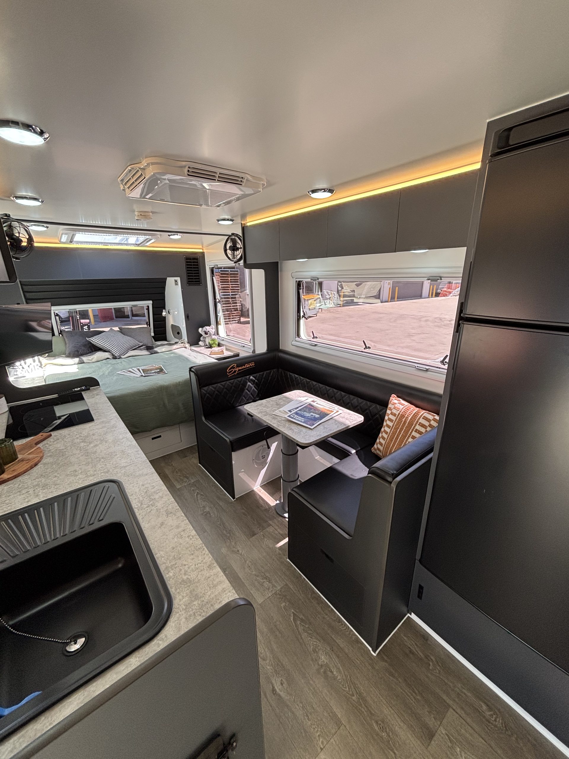 
Signature Kakadu 18 full									