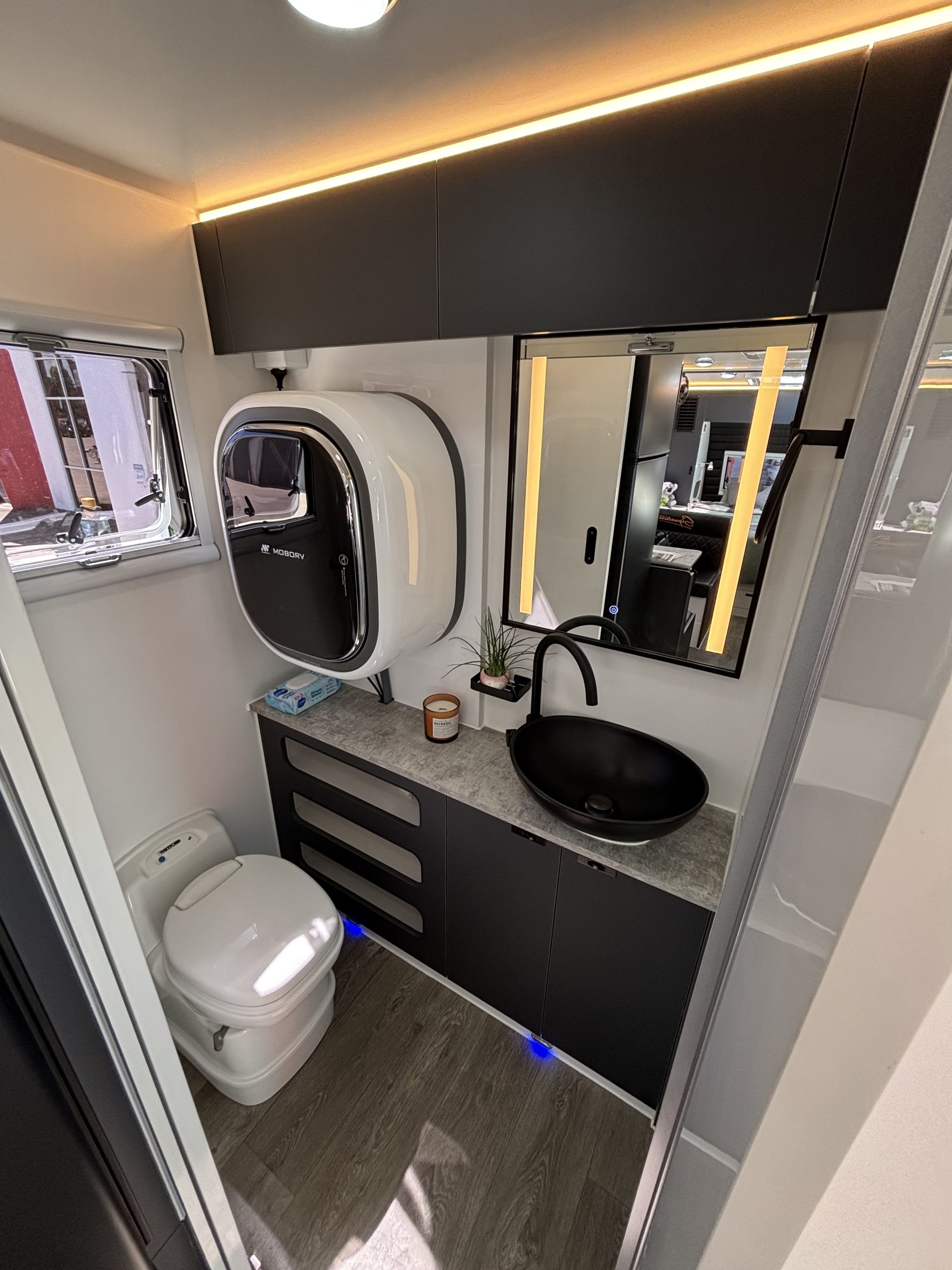 
Signature Kakadu 18 full									