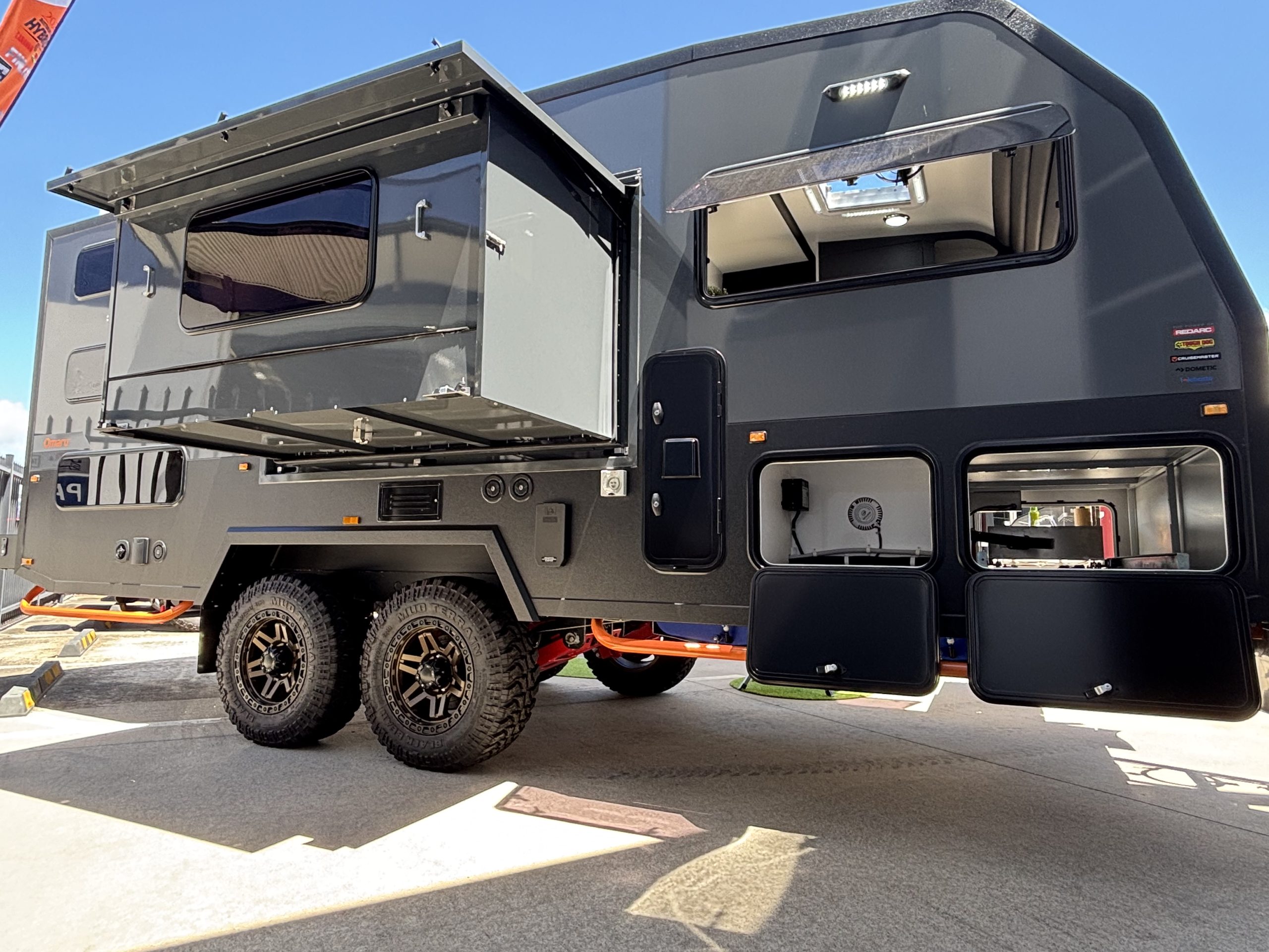 
Signature Omaru Family full									