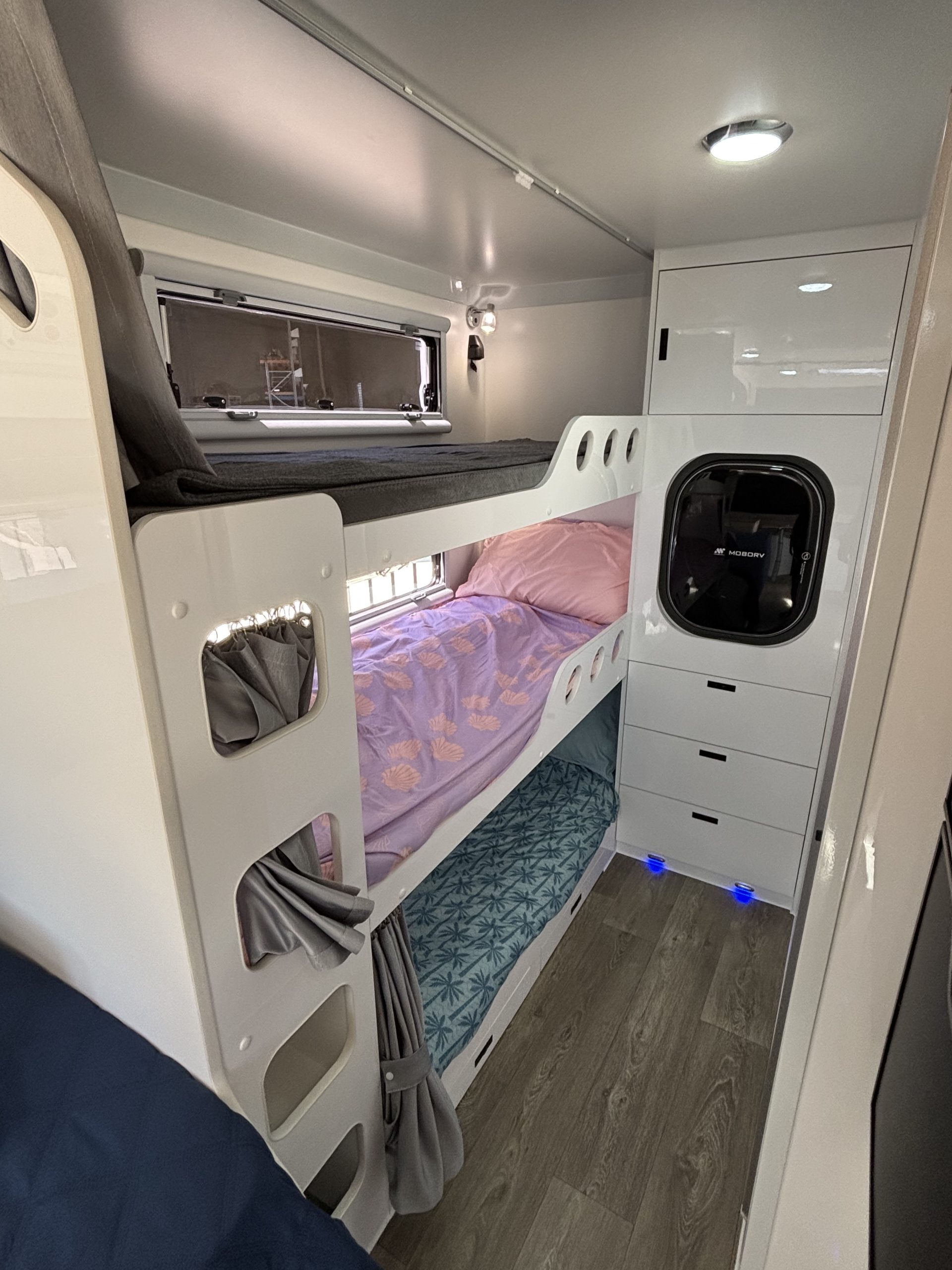 
Signature Omaru Family full									